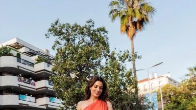 Εκθαμβωτική εμφάνιση με αποκαλυπτικό σκίσιμο - Έκλεψε τις εντυπώσεις η Τόνια Σωτηροπούλου στις Κάννες
