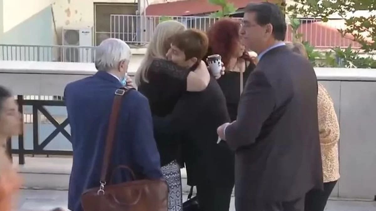 Δίκη Τοπαλούδη: Κανένα ελαφρυντικό στους δολοφόνους της Ελένης - Ξέσπασε σε κλάματα συγκινημένος ο πατέρας της