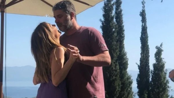"Λιώνουν" από έρωτα μετά τις φήμες γάμου - Η φωτογραφία της Βανδή που δημοσίευσε ο Μπισμπίκης