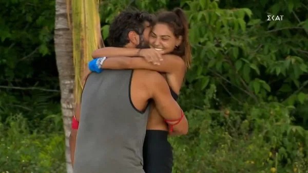 Survivor 5: «Σε έχει φάει ο έρωτας» - Η σπόντα της Ασημίνας στο Σπύρο