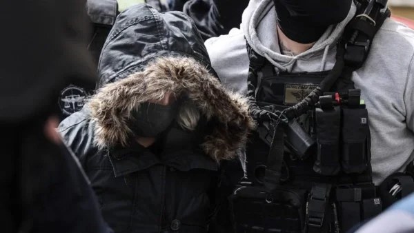 «Ήρθε η αστυνομία να τις χωρίσει» - Το άγριο επεισόδιο της Ρούλας με πρώην σύντροφο του Μάνου