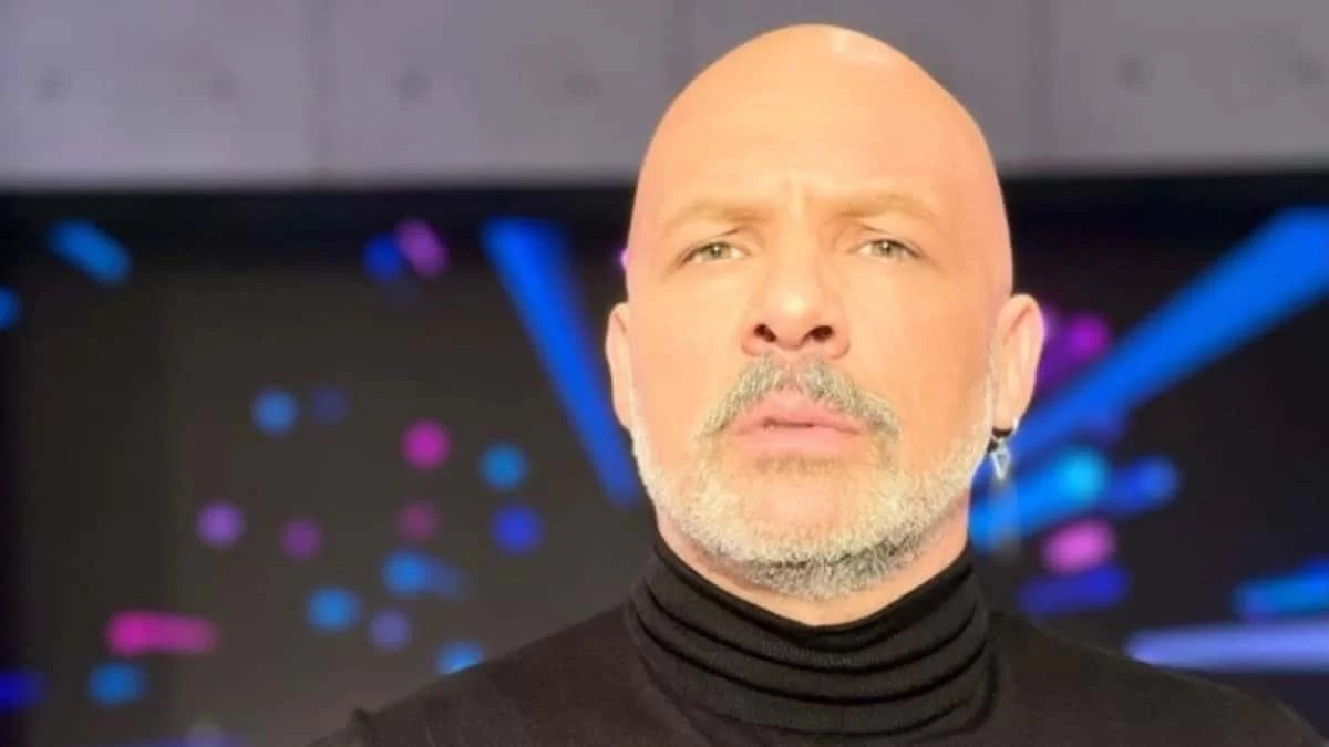"Πονοκέφαλος" στον ΣΚΑΙ εξαιτίας του Νίκου Μουτσινά