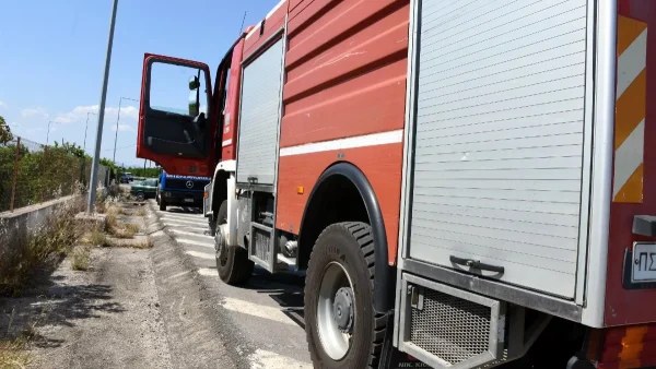 Φωτιά σε οικόπεδο κοντά στο παλιό αεροδρόμιο του Ελληνικού