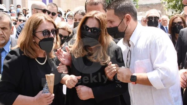 "Σε αγάπησα υπερβολικά..." - Ο σπαρακτικός επικήδειος της Μοιραράκη στην κηδεία του συζύγου της