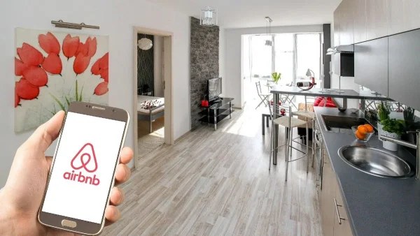 Τέλος τα πάρτι στα Airbnb