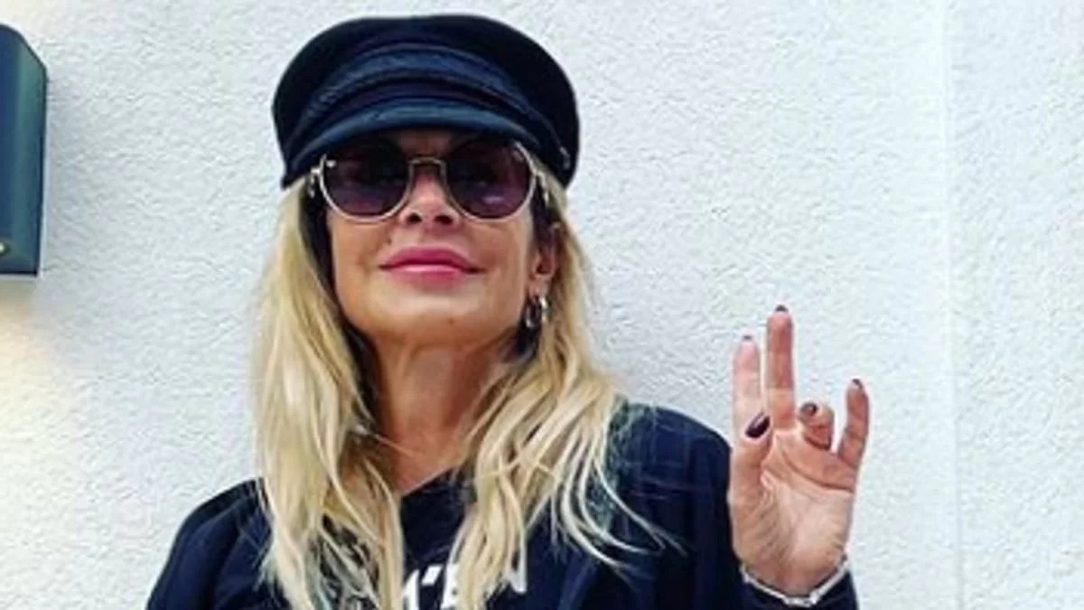 Η πιο τρυφερή γιαγιά του κόσμου - Η Βίσση ποζάρει αγκαλιά με τα εγγόνια της στη Νέα Υόρκη