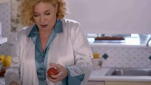 Άσε μας ρε μαμά: Ο Θωμάς δουλεύει στην οικοδομή και η Αλίκη γίνεται έξω φρενών
