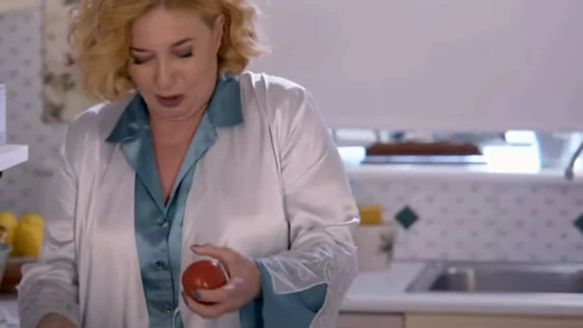 Άσε μας ρε μαμά: Ο Θωμάς δουλεύει στην οικοδομή και η Αλίκη γίνεται έξω φρενών