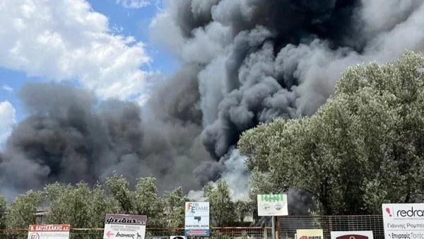 Πυρκαγιά τώρα στο Μενίδι