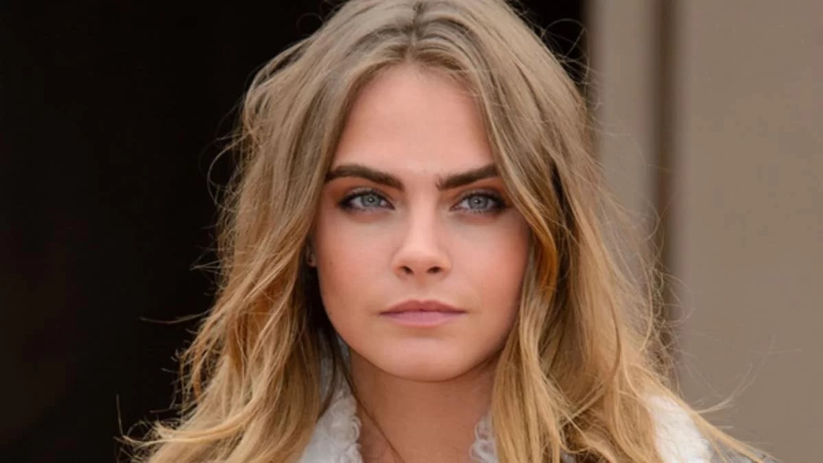 Τρελά ερωτευμένη η Cara Delevingne - Τα παθιασμένα φιλιά με τη νέα της σύντροφο, Leah Mason