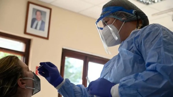 Κορωνοϊός: Ανησυχία με τα σημερινά 10/6 κρούσματα στη χώρα μας