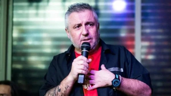 Απομονωμένος από το νησί - Οι πρώτες φωτογραφίες από το μαγαζί του Στάθη Παναγιωτόπουλου στην Αλόννησο
