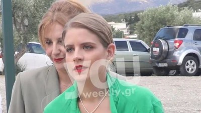 Ντυμένη στα πράσινα στο πλευρό του Παπαγεωργίου: «Έλαμψε» στον γάμο Αυγουστίδη - Κρασσά η Δανάη Μιχαλάκη