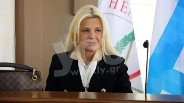 Στα πιο αδύνατα της - Χαμός με τη φωτογραφία της Μαρίνας Πατούλη στο πλευρό του Βλάση Χολέβα