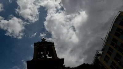 Καιρός (29/6): Συννεφιά και υψηλές θερμοκρασίες