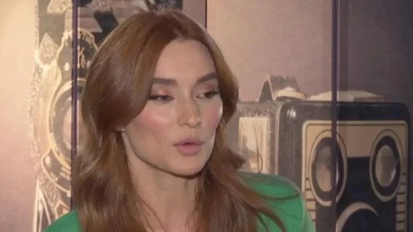 Η Έρρικα Μπίγιου αποκαλύπτει για τη συνεργασία της με τον Δημήτρη Λιγνάδη - «Από τη δική μου εμπειρία ήταν...»