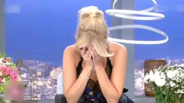 «Στο διπλανό δωμάτιο είναι γονείς που...» - «Λύγισε» στον αέρα του Πρωινού η Φαίη Σκορδά