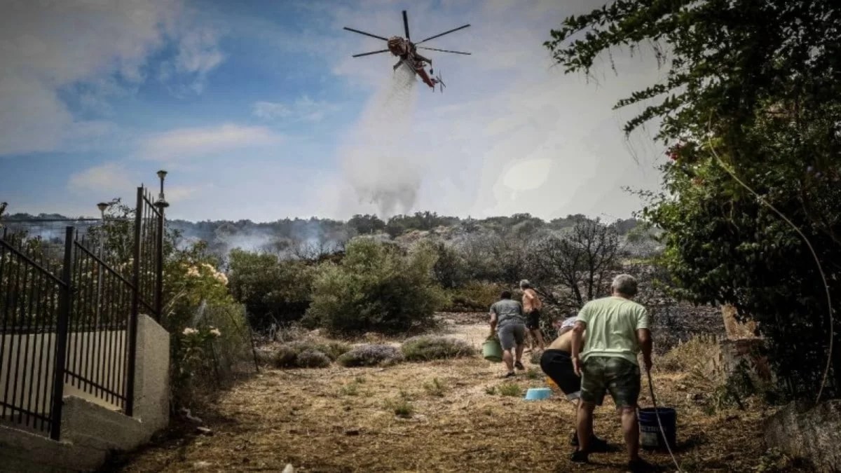 Υπό έλεγχο η φωτιά στην Αρτέμιδα