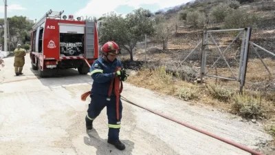 Φωτιά τώρα στο Λουτράκι