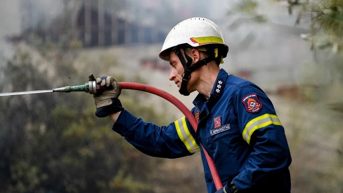 Φωτιά στον Ασπρόπυργο: Το 112 προειδοποιεί - «Μείνετε σε κλειστούς χώρους»