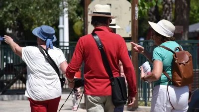 Καιρός (2/6): Σε υψηλά επίπεδα και σήμερα η θερμοκρασία - Μέχρι πού θα φτάσει ο υδράργυρος