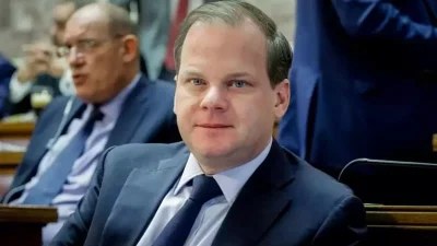 Παραλίγο ατύχημα στον αέρα για τον Κώστα Καραμανλή - Χτύπησε κεραυνός στο αεροπλάνο