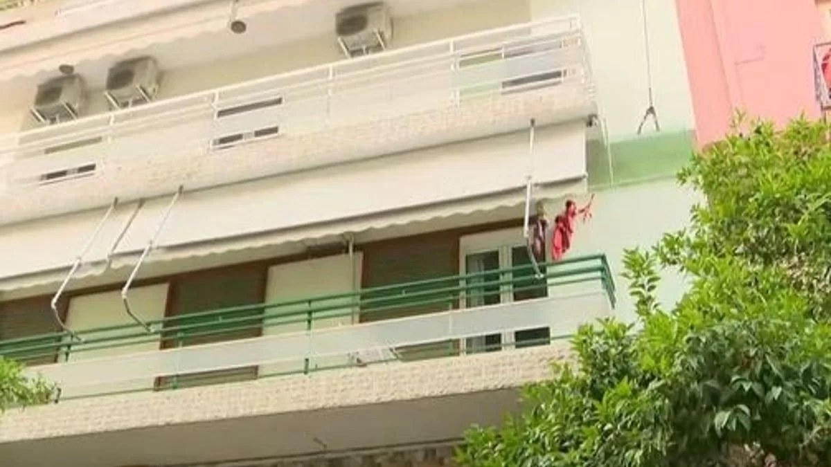 Γυναικοκτονία στο Κουκάκι - Μαχαίρωσε τη σύζυγό του μέχρι θανάτου και εξαφανίστηκε