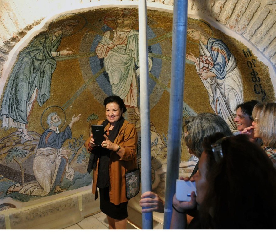 Η Λαμπράκη Πλάκα στο χώρο της Πινακοθήκης