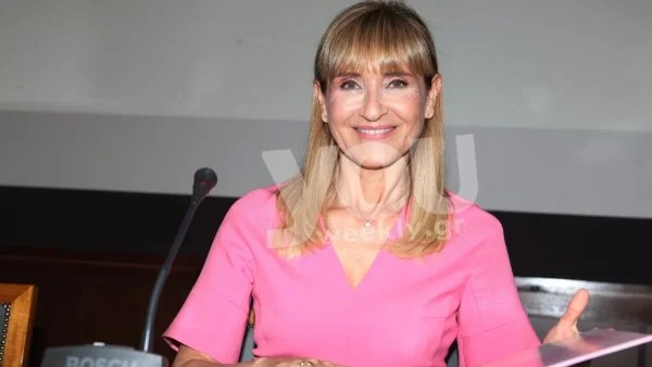Δεν έχει ανάγκη το μακιγιάζ  - Άβαφη και χωρίς ίχνος ρυτίδας η Μάρα Ζαχαρέα στα 57 της