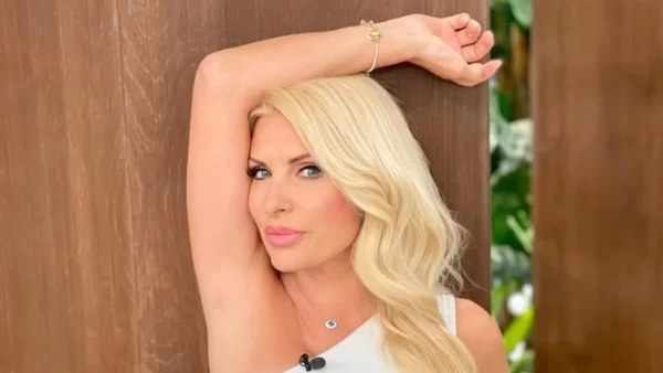 Με αστραφτερό εντυπωσιακό φόρεμα η Ελένη Μενεγάκη - Η ανάρτηση που άναψε ''φωτιές'' στο Instagram