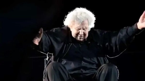 "Αφήνουν" στο δρόμο συνεργάτιδα του Μίκη Θεοδωράκη για χρέη - Μεγαλώνει μόνη τον γιο της που βρίσκεται στο φάσμα του αυτισμού