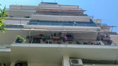 Παγκράτι: Μητέρα δύο παιδιών η 36χρονη που έπεσε από το μπαλκόνι