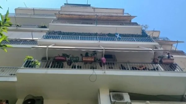 Παγκράτι: Μητέρα δύο παιδιών η 36χρονη που έπεσε από το μπαλκόνι