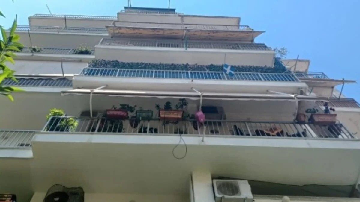 Παγκράτι: Μητέρα δύο παιδιών η 36χρονη που έπεσε από το μπαλκόνι