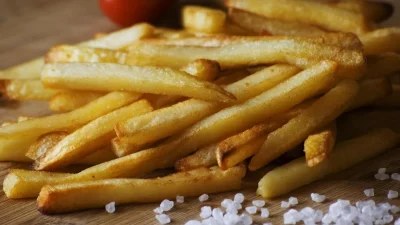 Το λάθος που κάνουνε όλοι: Ο λόγος που δεν βγαίνουν οι τηγανιτές πατάτες τραγανές έξω και μαλακές μέσα