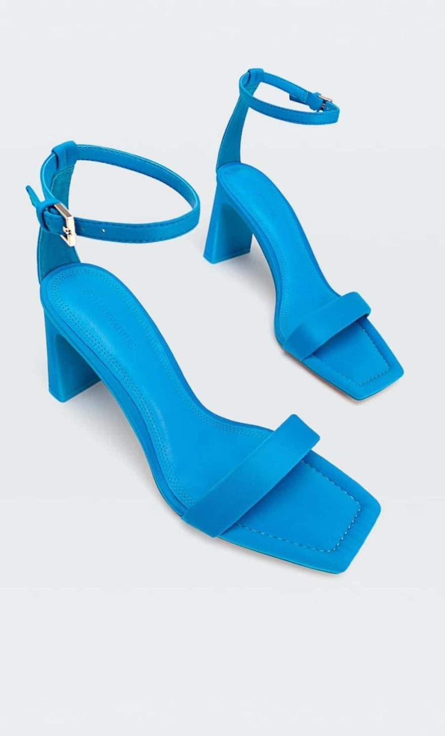 Τα must have πέδιλα από τα Stradivarius