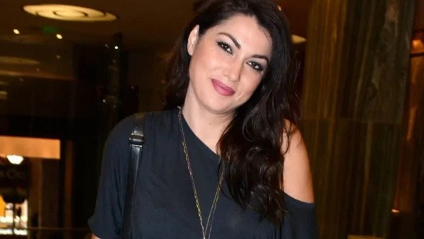 «Σπάνια απαντώ σε σαπίλες του δικτύου» - Το ξέσπασμα της Ρένεση σε σχόλιο για τον πατέρα του παιδιού της