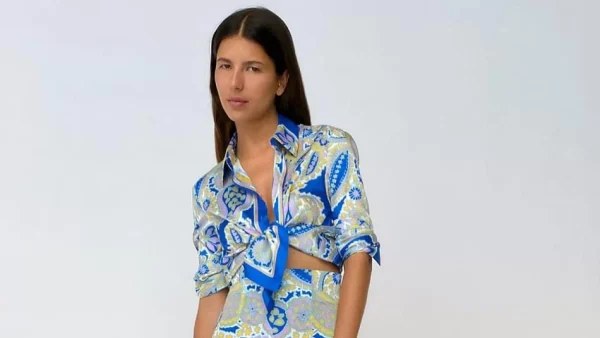 2 εμπριμέ total looks στο Zara από 45 ευρώ
