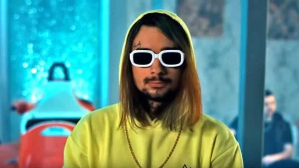 Sin Boy: Νέα μεγάλλη αλλαγή στο look του τρία χρόνια μετά τη φυγή του από την Ελλάδα - Με φυσικά μαλλιά και γιήνους τόνους στα ρούχα