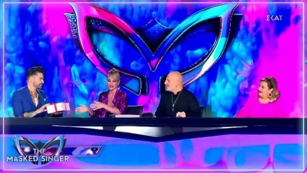 The masked singer: Οι detectives χάρισαν «ιδιαίτερα» δώρα ο ένας στον άλλο