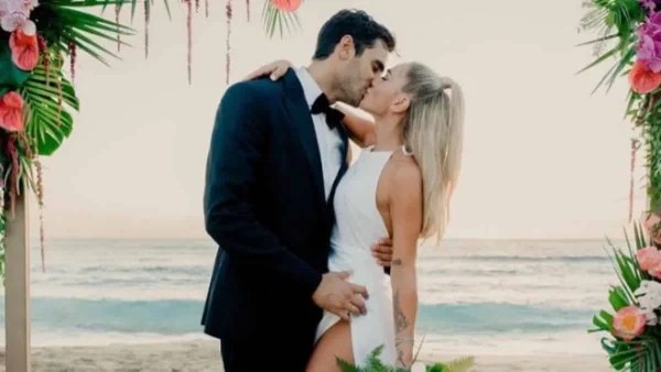 Δεν έχουν τέλος οι τρυφερές αναρτήσεις - Η Κόνι Μεταξά μας δείχνει τα απλά και εντυπωσιακά στέφανα του γάμου της