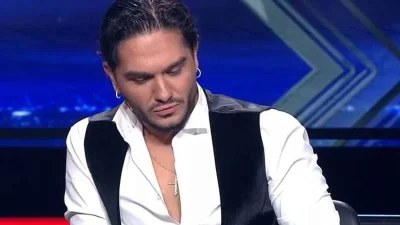 Παραληρούσε το κοινό από κάτω! Ο Χρήστος Μάστορας τραγουδούσε σε στύλο φωτισμού σε συναυλία του