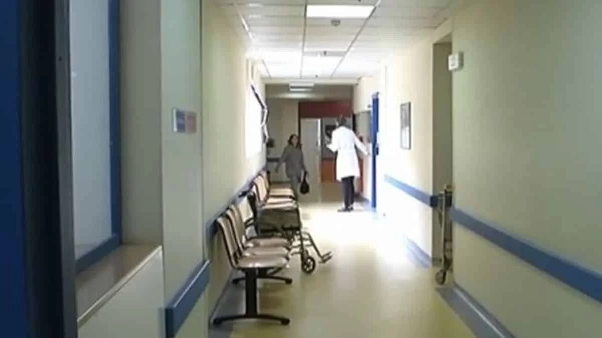 Πανικός σε νοσοκομείο της Λάρισας - Συνοδός ασθενή ξυλοκόπησε γιατρούς
