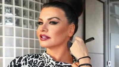 Γενέθλια στην παραλία για τη Νίνα Λοτσάρη - ''Έλιωσε'' στην αγκαλιά του συντρόφου και των παιδιών της