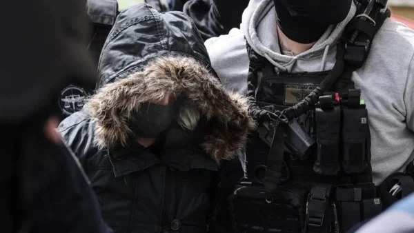 Στην ανακρίτρια η Ρούλα Πισπιρίγκου - Υπό δρακόντεια μέτρα και με συνοδεία αστυνομικών δυνάμεων