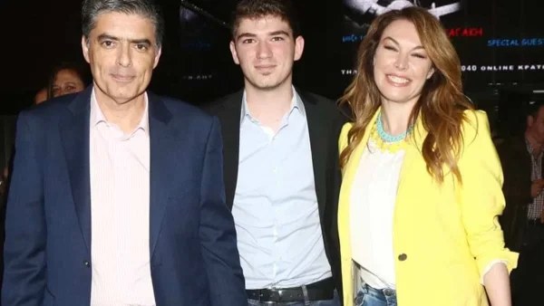 Περήφανοι πατέρας και αδερφός - Η φωτογραφία του Λάμπη Ευαγγελάτου με την Λυδία στην ορκωμοσία της