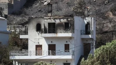 Φωτιά: Κάηκαν ολοσχερώς  25 σπίτια και επιχειρήσεις στην Ανθούσα - Σε εξέλιξη βρίσκεται η καταγραφή των ζημιών