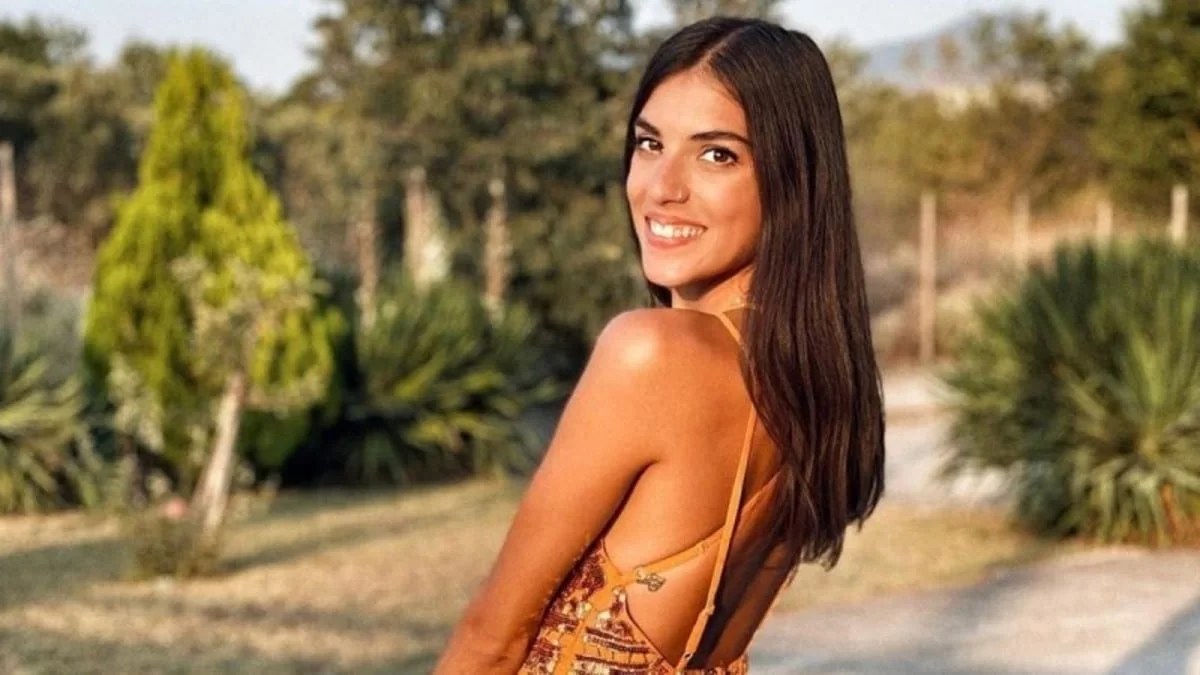 Έκανε topless σε ανοργάνωτη παραλία - ''Σούσουρο'' με την νέα φωτογραφία της Άννας Μαρίας Βέλλη
