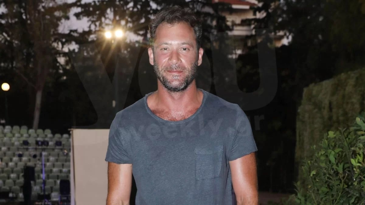 Γυμνός στο κρεβάτι ο Αντίνοος Αλμπάνης - "Άναψε" φωτιές με τη νέα του φωτογραφία στο Instagram