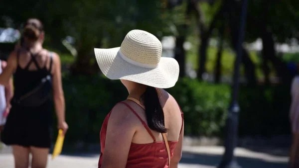 Καιρός (25/7): Μαίνεται ο καύσωνας - Πού θα σημειωθούν 40αρια